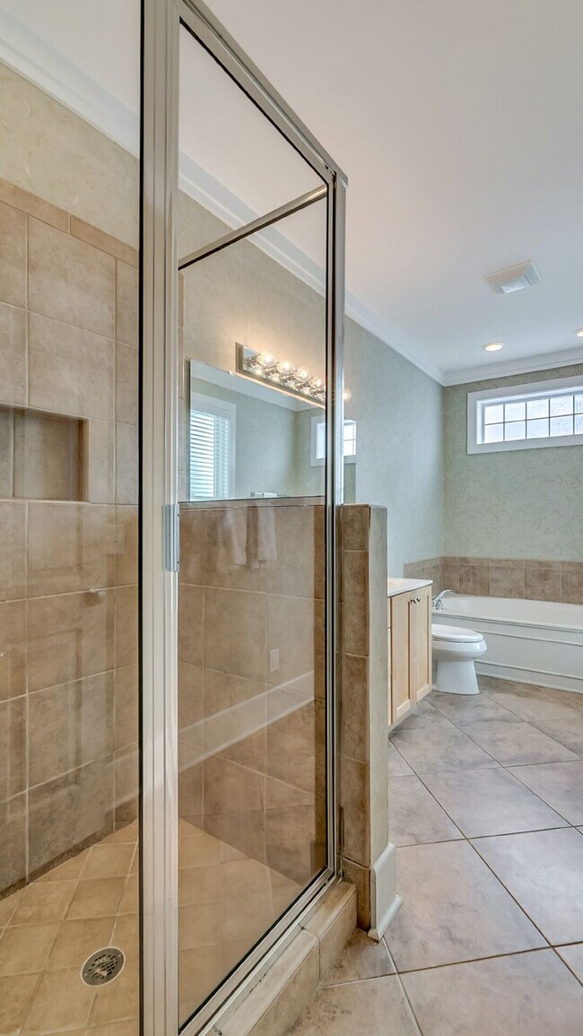 Building Photo - 630 Parker Dr