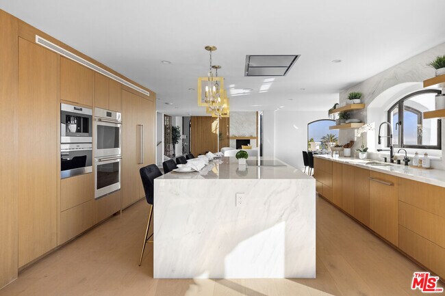 Building Photo - 3909 Villa Costera