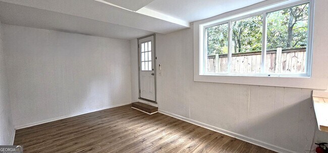 Building Photo - 1067 Lanier Blvd NE