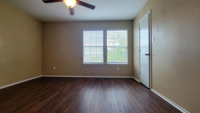 Building Photo - 1216 Shadow Creek Blvd