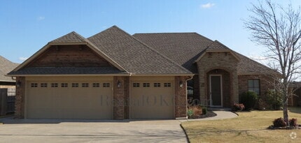 Building Photo - Stunning 3 Bed/2 Bath with office with bea...