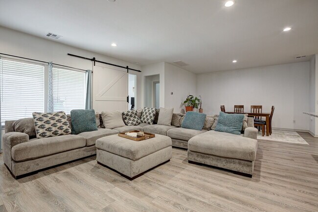 Building Photo - 14701 Travertine Fls Ln