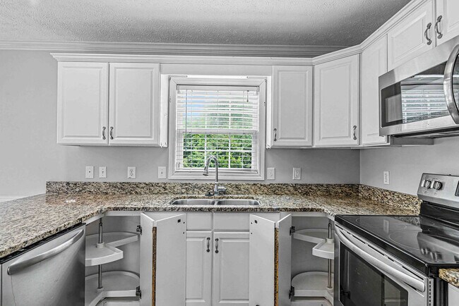 Building Photo - 209 Lansing Ct