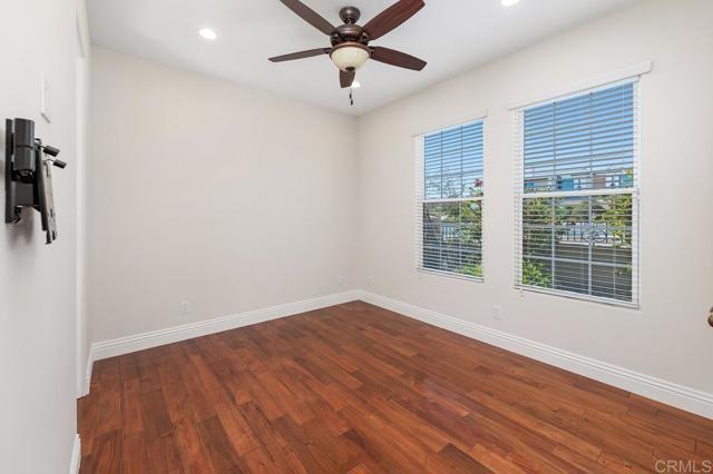 Building Photo - 5971 La Jolla Mesa Dr