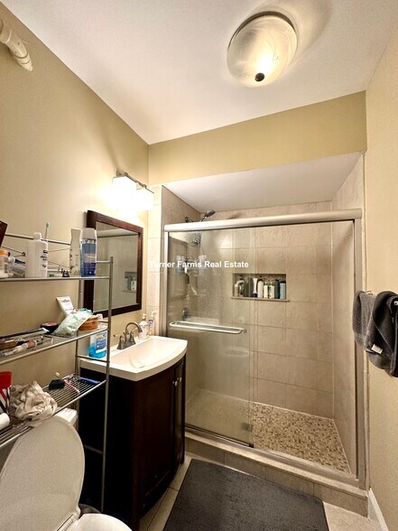 Building Photo - 44 Hillside St