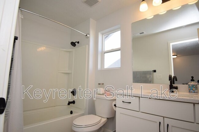 Building Photo - 2964 S 2500 W St