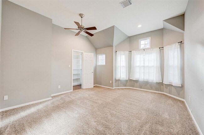 Building Photo - 18 Candle Pine Pl
