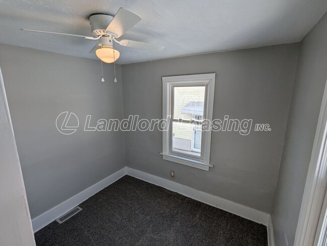 Building Photo - Nicely Updated Two-Bedroom Cape Cod with M...