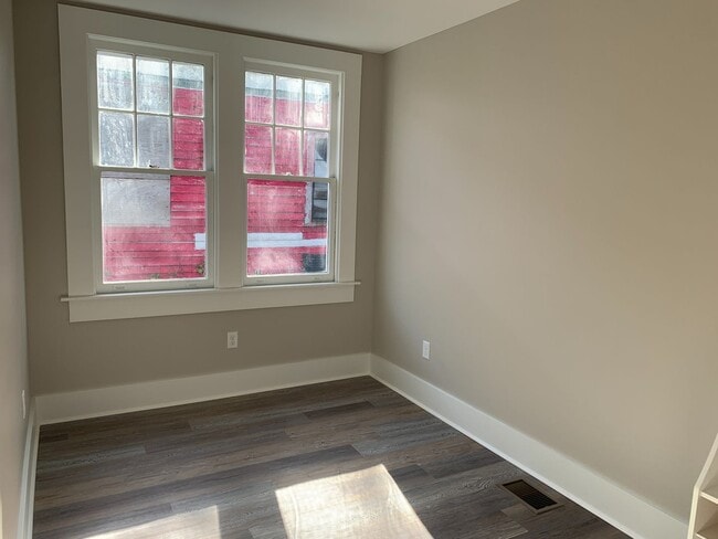 Building Photo - Oakleigh Garden District