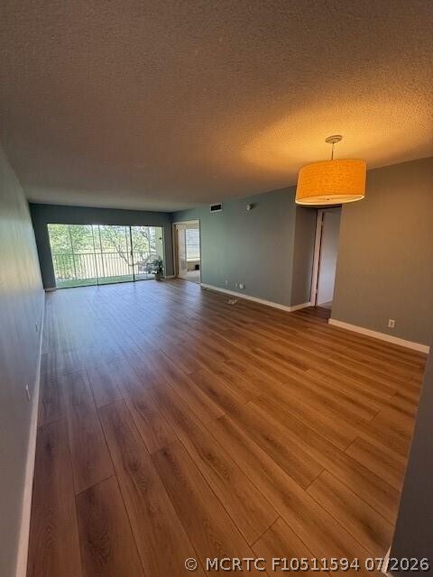 Building Photo - 2800 N Palm Aire Dr