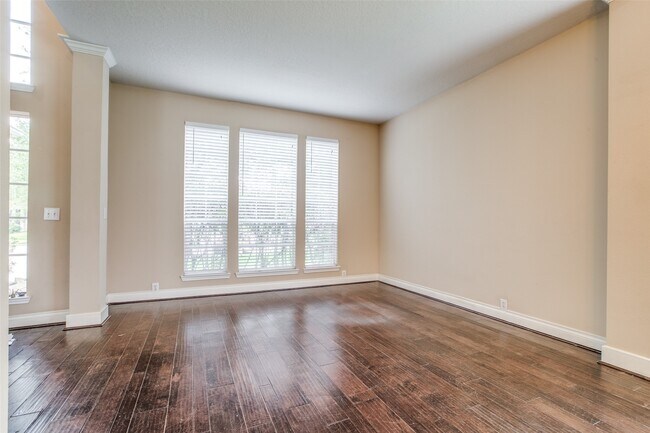 Building Photo - 2709 Sunhill Ct