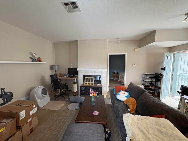Building Photo - 10915 Sabre Hill Dr