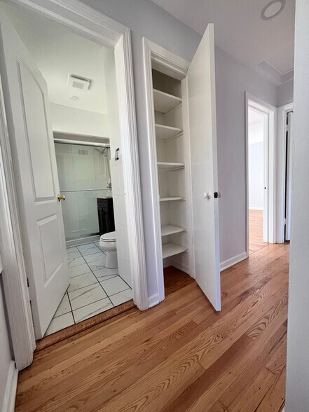 Building Photo - 3623 W Foster Ave