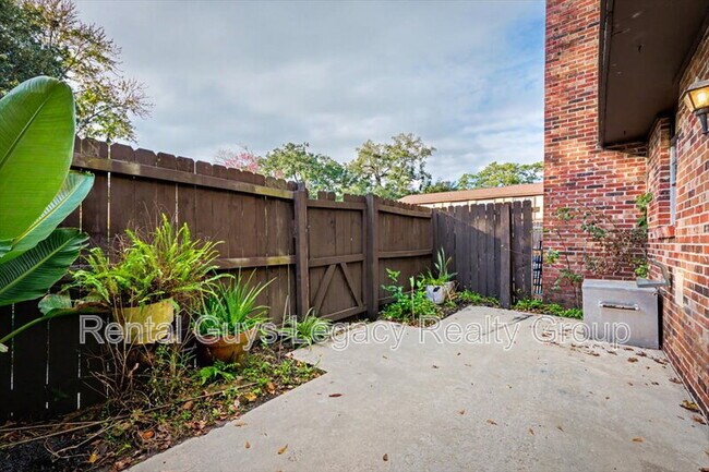 Building Photo - 8204 Oxford Forest Dr