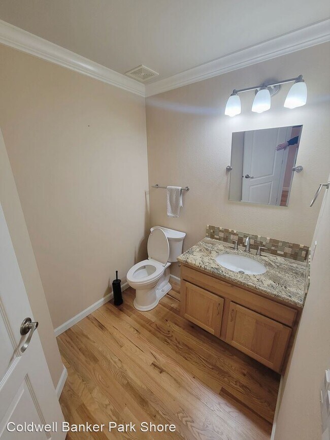 Building Photo - 4 br, 3.5 bath House - 6961 Wentworth Ave SW