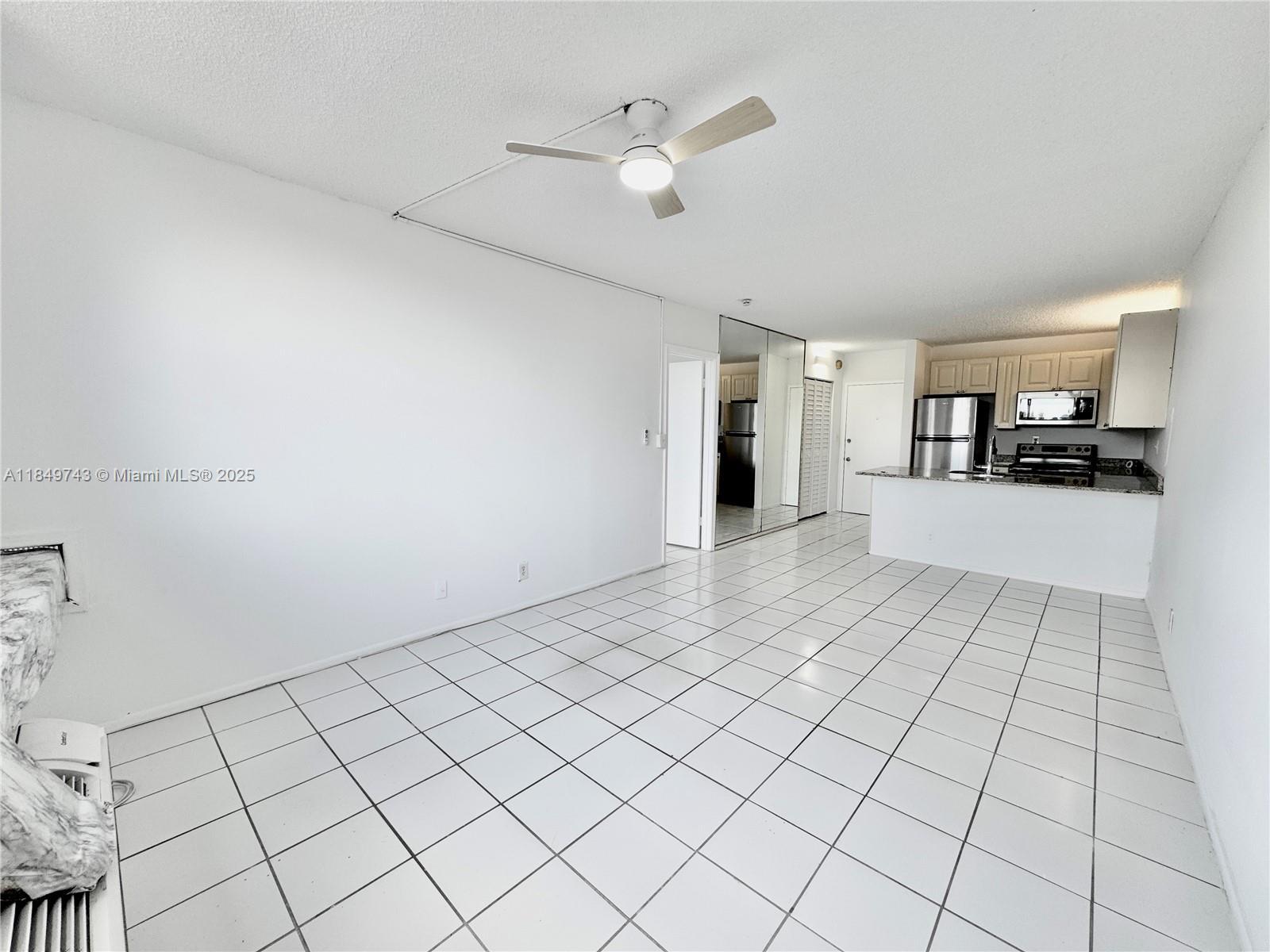 Building Photo - 2401 Riverside Dr