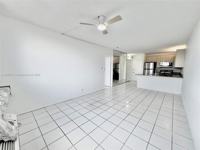 Building Photo - 2401 Riverside Dr