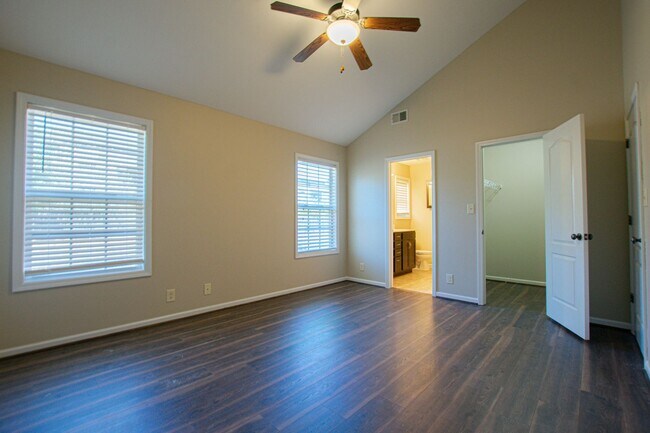 Building Photo - Pet Friendly Three Bedroom with Bonus!