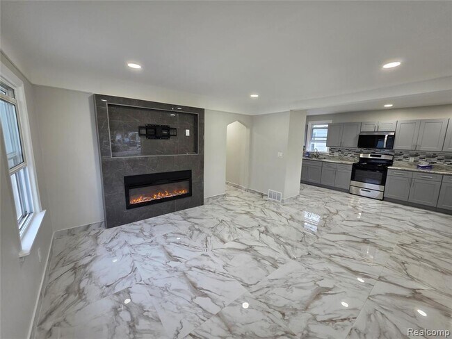 Building Photo - 7249 Silvery Ln