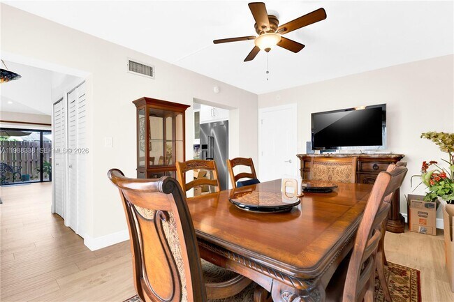 Building Photo - 10909 SW 113th Pl