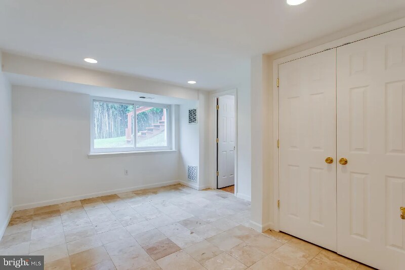 Building Photo - 301 Loureiro Ln