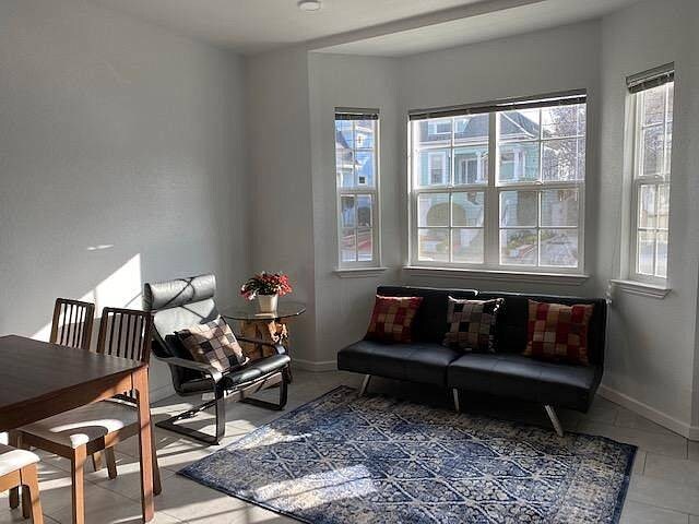 Building Photo - 3 bedroom in Oakland CA 94609