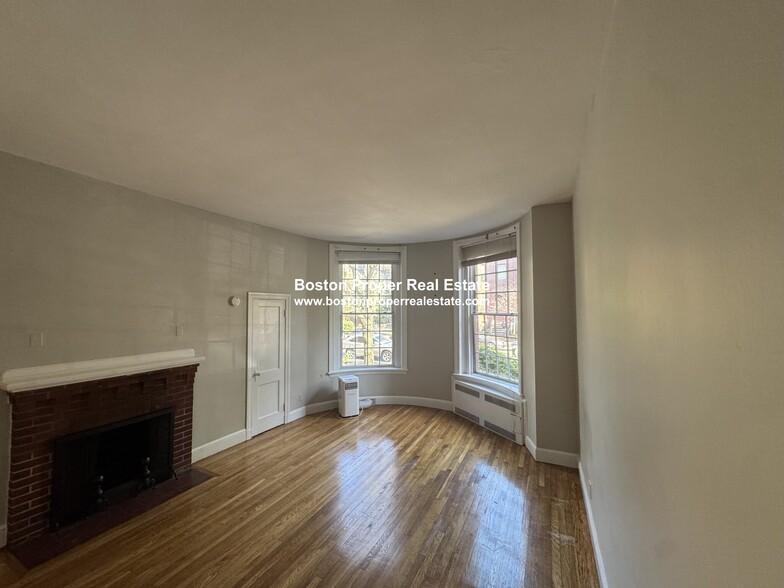 Building Photo - 456 Beacon St