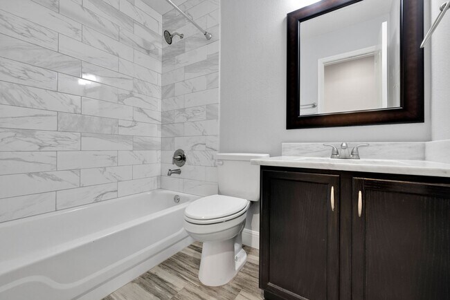 Building Photo - Immaculate Single-Story Home with Modern U...