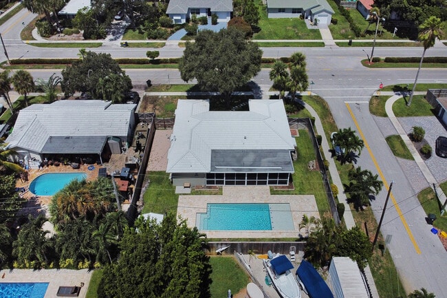 Building Photo - 800 SW 12th Ave