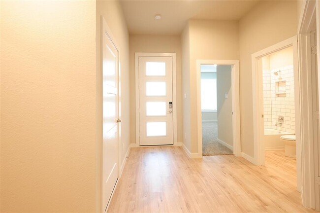 Building Photo - 22827 Castello Lakes Dr