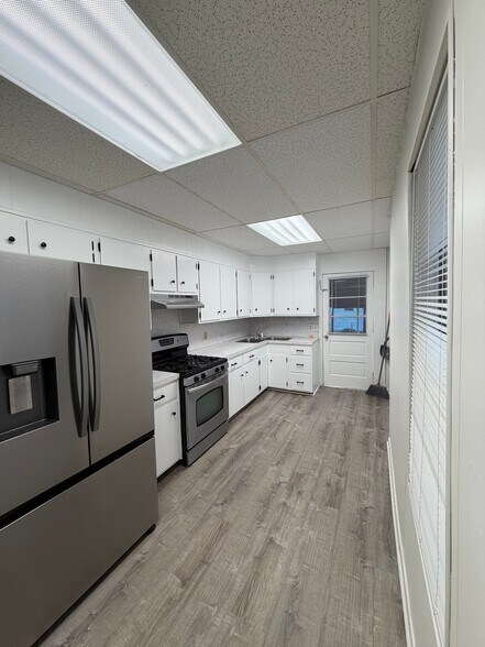 Building Photo - 541 Perry St