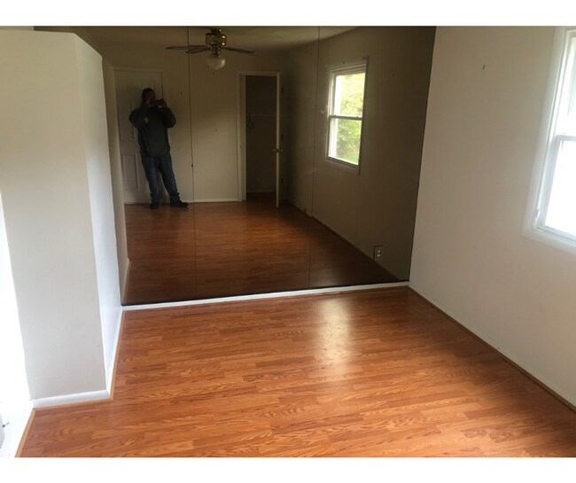 Building Photo - 9083 Meadow Heights Rd