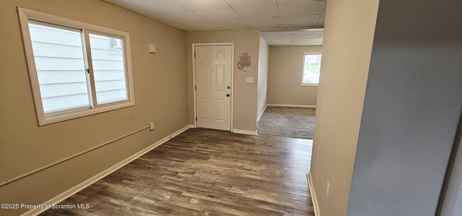 Building Photo - 510 N Bromley Ave