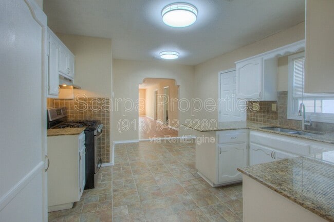 Building Photo - 230 E Zion St