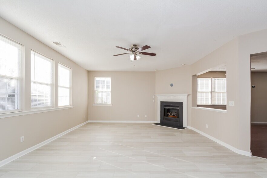 Building Photo - 6011 Paducah Dr