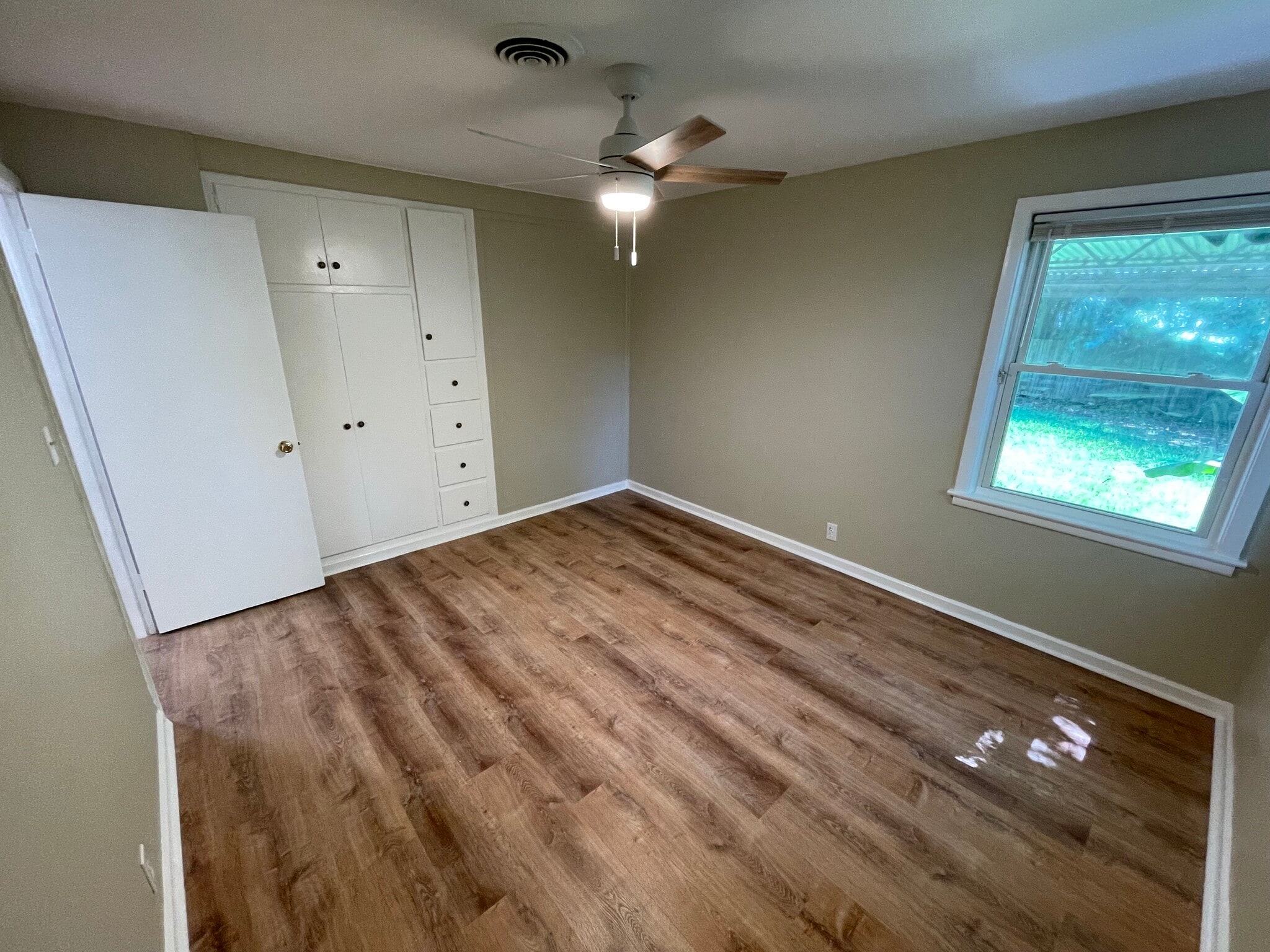 Master bedroom 4 of 4 - 788 Crockett Dr