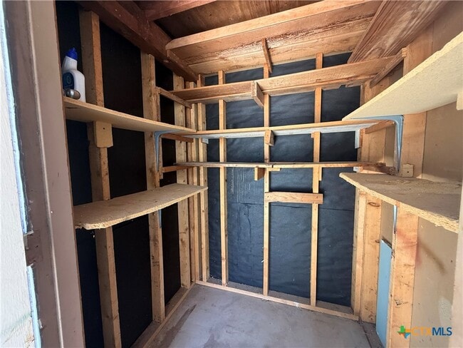 Building Photo - 200 Olsens Acres
