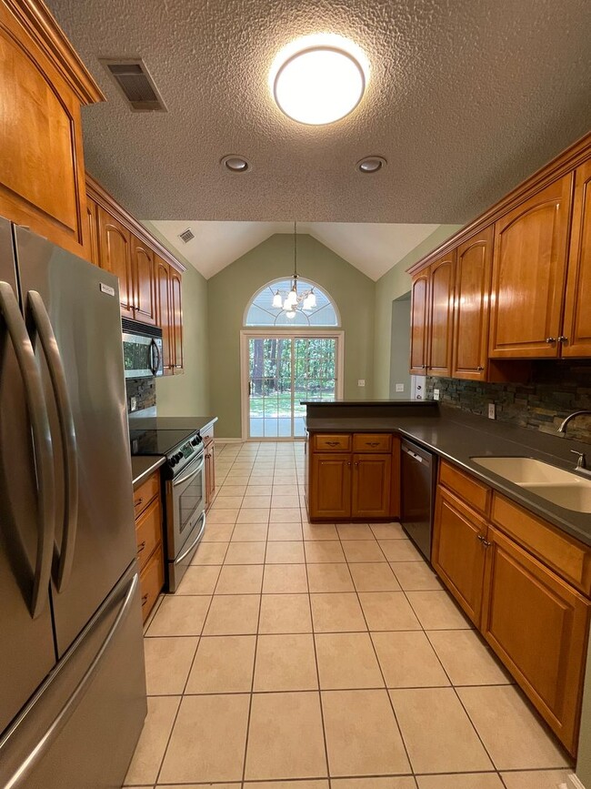 Building Photo - Rare Find in Henderson Golf Community!