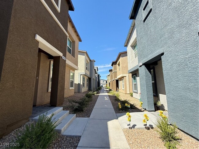 Building Photo - 4828 Ava Ridge Ave