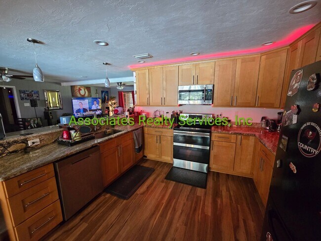 Building Photo - Huge home on acreage with Greenhouse and P...