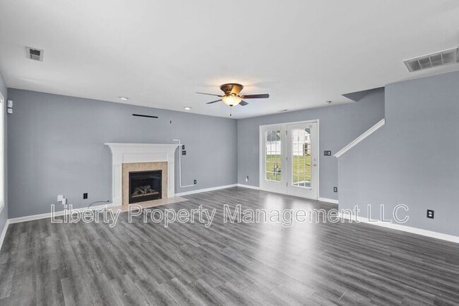 Building Photo - 130 Breezewood Dr