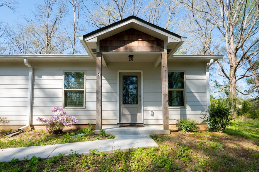 Building Photo - 2005 Coldwater Rd