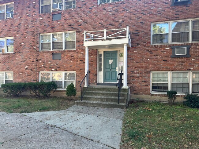 Primary Photo - 5 Treat St