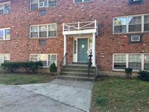 Building Photo - 5 Treat St