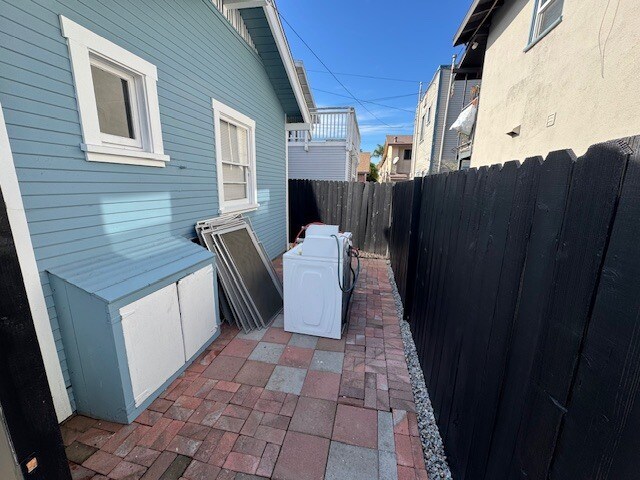 Building Photo - 485 Gaviota Ave