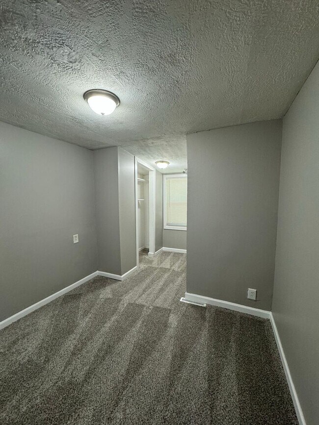 Building Photo - Cute 3 bed in Independence