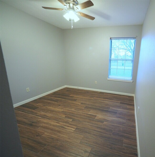 Building Photo - 2812 Pickett Dr