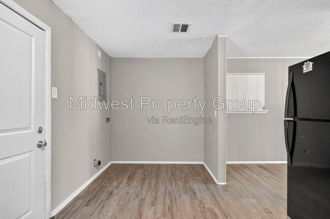 Building Photo - 1446 Vero Dr