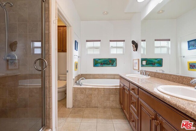 Building Photo - 7101 Playa Vista Dr