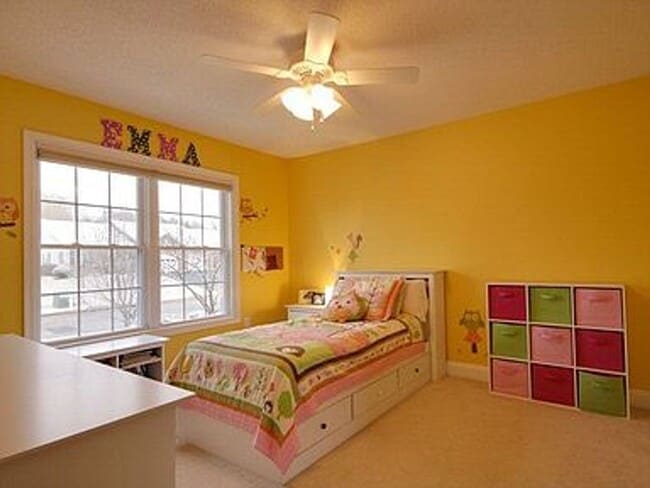 Building Photo - Spacious home with 5 bedrooms and 3 full b...